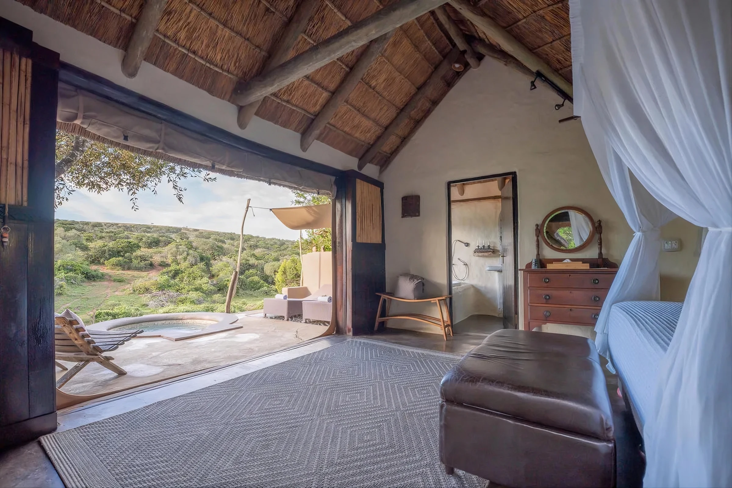 Safari Lodge Edwardian-style colonial suites in Amakhala Game Reserve